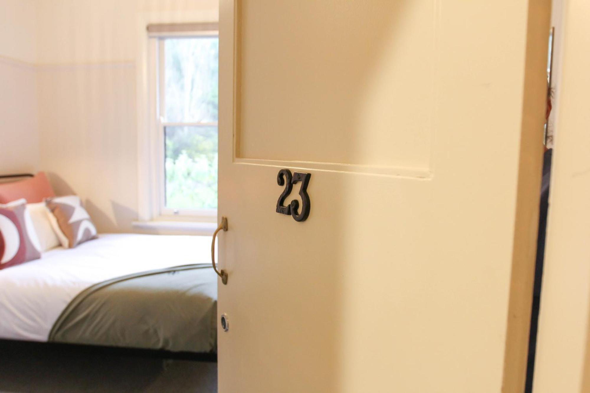 Alpine Hotel, Eat Drink Sleep วอร์เบอร์ตัน ภายนอก รูปภาพ